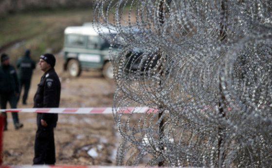 Оградата на турската граница остава и догодина