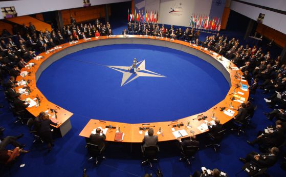 НАТО прекратява сътрудничеството с Русия
