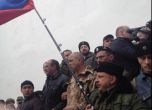 Протестиращи щурмуваха военна база на Украйна в Крим