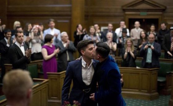 Анкета: Трябва ли да бъдат разрешени гей браковете у нас?