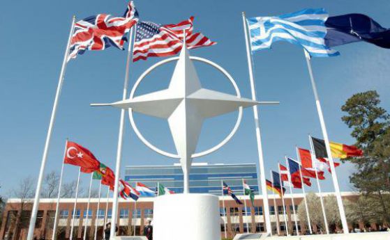 НАТО се събира в Брюксел, решава как да подкрепи Украйна