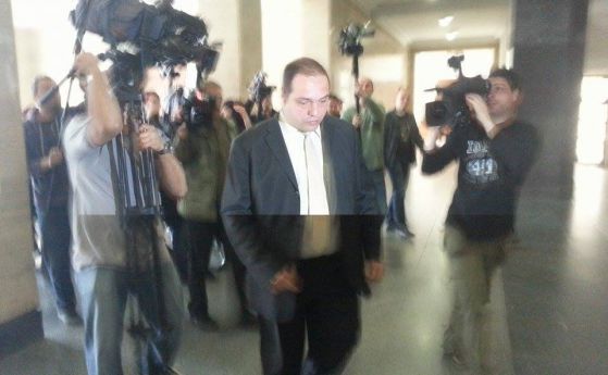 Филип Златанов осъден на 3,5 години затвор заради тефтерчето