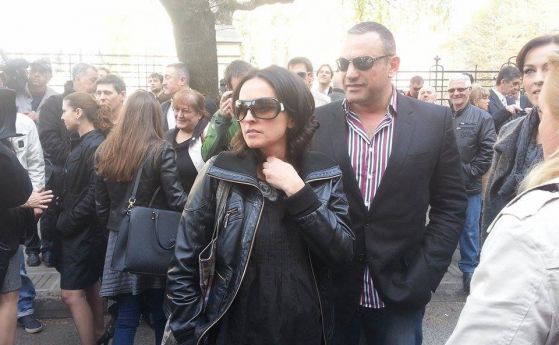 Ани, Виктор и Миролюба се включиха в протеста за Генка Шикерова