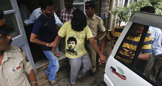 Осъдиха на смърт трима мъже в Индия за групово изнасилване