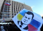 Проруските активисти окупират сгради в Украйна - искат Янукович