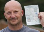 Мъж летя от Англия до Испания с паспорта на приятелката си 