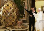 Помните ли кичозното яйце, което Плевнелиев занесе във Ватикана