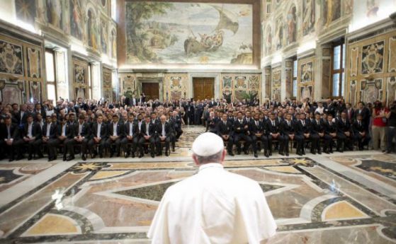 Папата: Футболът да се върне към "достойнството на спортните прояви"