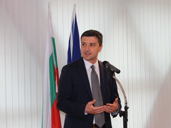 Драгомир Стойнев обвини ГЕРБ в национално предателство