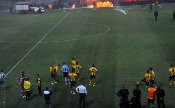 Фенове на "Ботев" потрошили LED система за 1 млн. лева на стадион "Лазур"