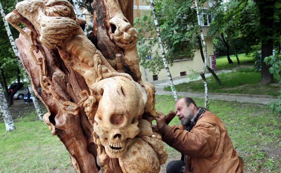 Как български Джепето вдъхна живот на изсъхнало дърво (снимки)