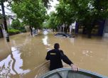 Над 35 жертви на водното бедствие, чака се нова висока вълна