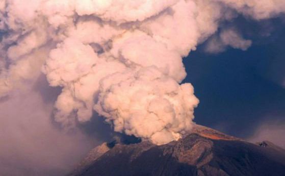 Евакуират Салвадор заради опасност от изригване на вулкан