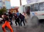 Водопровод с гореща вода избухна под автобус в Красноярск, 9 са пострадали (видео)