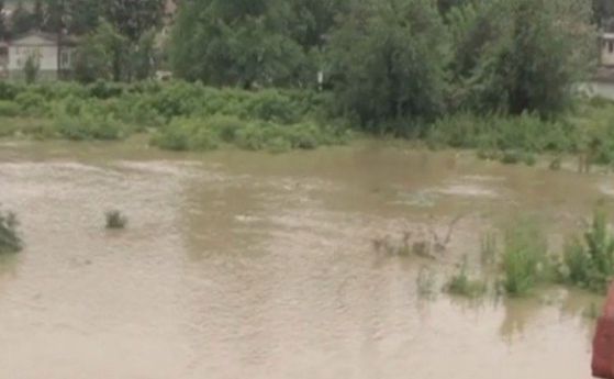 Село Априлово все още е наводнено, няколко къщи са недостъпни