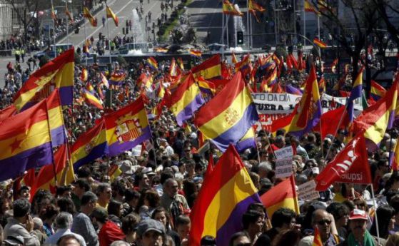 Испанците поискаха референдум за съдбата на монархията