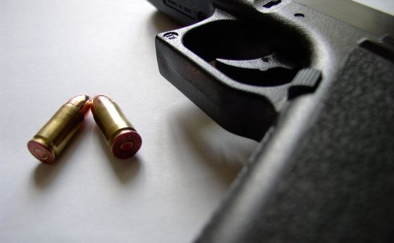Бивш военен простреля в бедрото 22-годишен в Пловдив