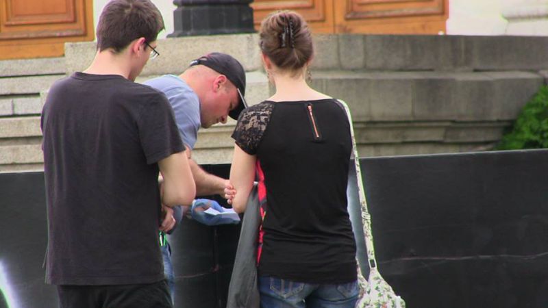 МВР разследва КОЙ нашари оградите пред парламента