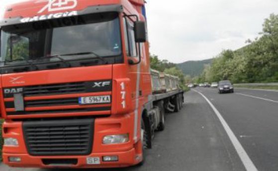 Български шофьор вряза ТИР-а си в къща във Франция