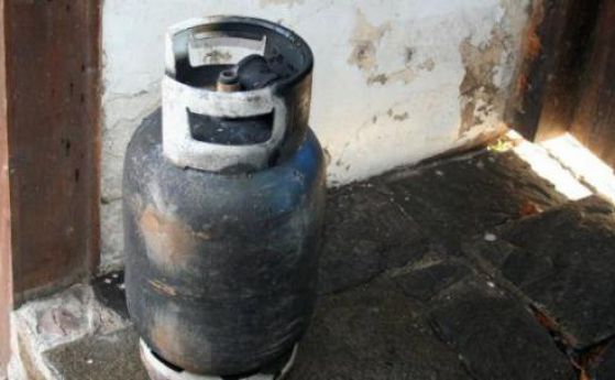 Газова бутилка се взриви в къща в София