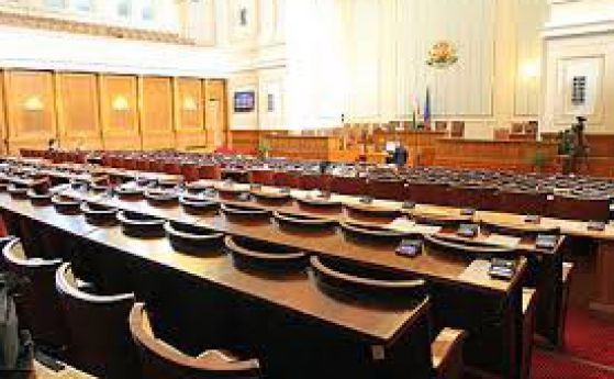 Отложиха заседанието за референдума
