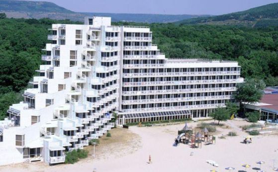 Евакуират 500 души от хотел в Албена