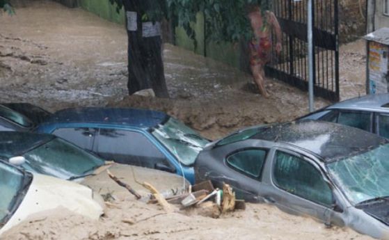 Броят на жертвите от потопа във Варна нарасна до 13