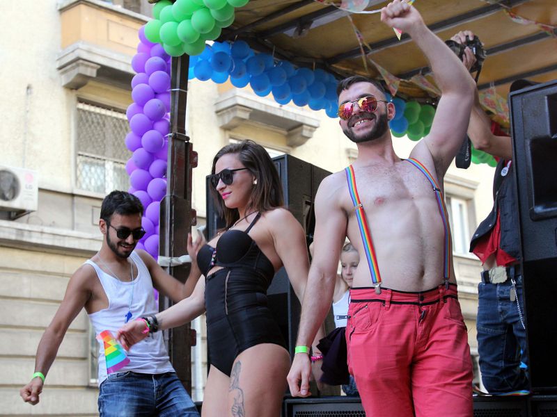 Над 400 души взеха участие в София Прайд 2014 (снимки)