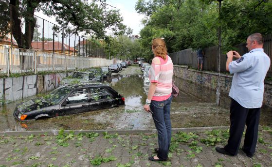 Министърът на културата загрижен за театралните постановки след бурята
