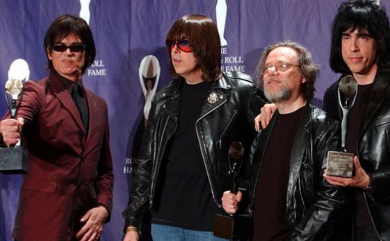 Почина основателят на The Ramones Томи Рамон