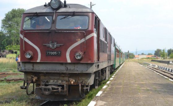 Човешка грешка е причината за дерайлирането на влака София-Варна 