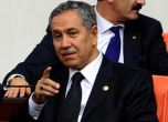 Турски вицепремиер призова жените да не се смеят публично