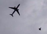 Катарски самолет приземен с изтребители заради мнима бомба (снимки)