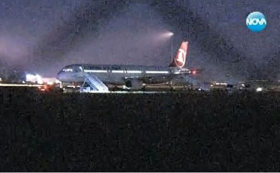 Лаптоп приземи аварийно турски самолет на летище София