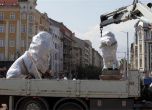 "Лъвов мост" отново си има лъвове (снимки)