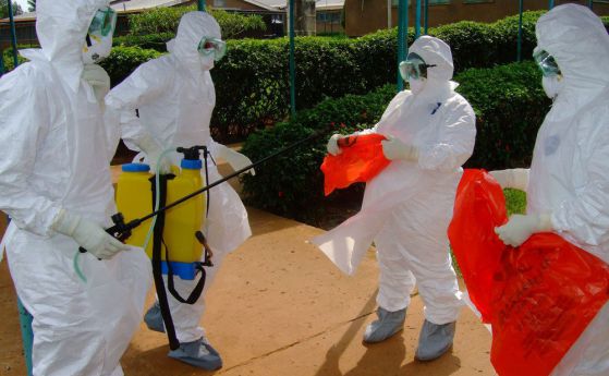 Заразен с ебола британец бе транспортиран за лечение на Острова