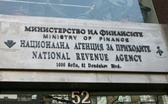 Данъчните спипаха 850 души, укрили доход от 200 млн. лв.
