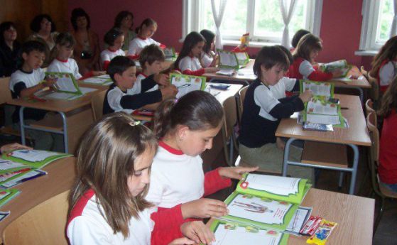 В Пазарджишко търсят учители