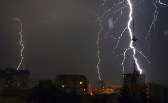 Гръмотевични бури и градушки връхлитат Балканите