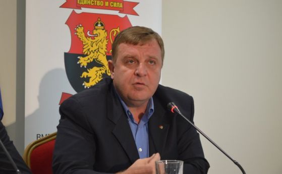 Каракачанов: Атака се компрометира с ролята си на "златен палец"
