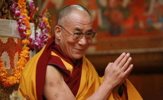 Далай Лама: Путин е егоцентрик и строи отново Берлинската стена