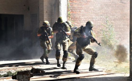 Украйна твърди, че получава оръжие от натовски държави