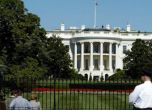 Евакуираха Белия дом заради мъж, прескочил оградата (видео)