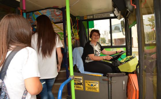 Татяна Дончева подкара автобус из варненските улици