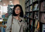 Кунева опъва шатри за книги в крайни квартали на София