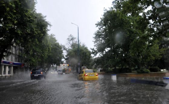 Наводнена улица в Бургас