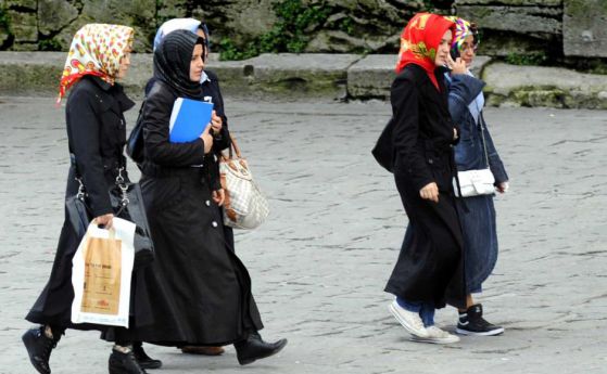 Турция забрани грима в училище