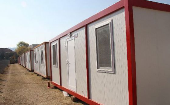 МВР иска пари, за да намали фургоните за бежанци в Любимец