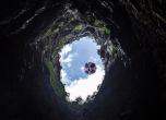 Българин се спусна с балон в пещера за Рекордите на Гинес (видео)