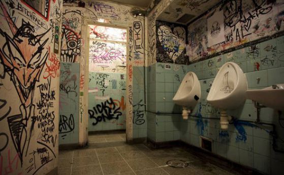 Тоалетна в заведение в Лондон.